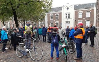 Foto deelnemers fiesttocht Everard Meystetdag 2019 nabij het Agnietenklooster
