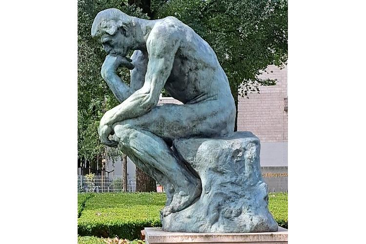 Foto beeld "De denker" van Auguste Rodin
